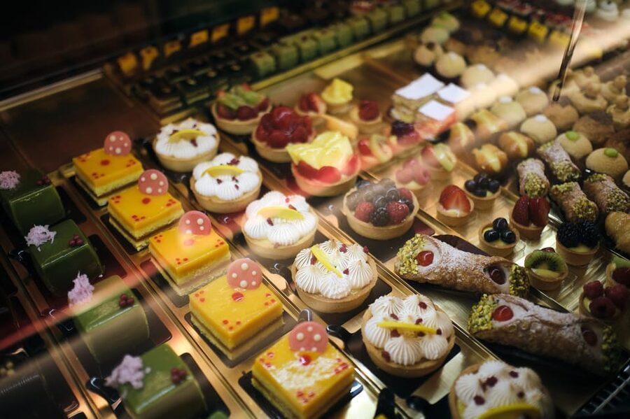 1.5 Hour Food Tour in Verona with Tastings & Sightseeing - Corso Porta Nuova, Piazza Bra, and the city’s layered past