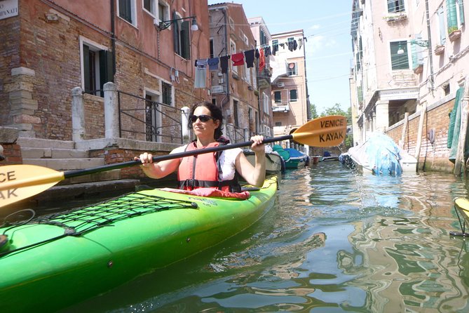 2 Hour Venice Canal Kayak Tour - Premium experience by day - Who should book this Venice kayak tour