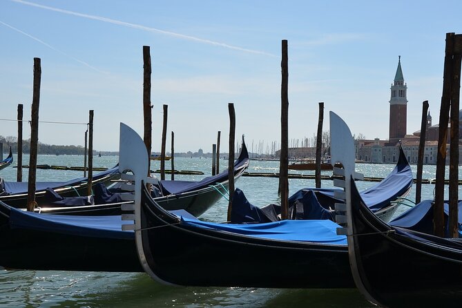 2-hour Venice Guided Walking Tour with Gondola ride - Campo San Bartolomeo and Carlo Goldoni
