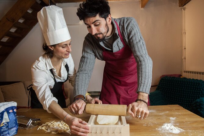 3 Hour Cooking Class: Homemade Pasta and Tiramisu in Venice - Making ricotta and spinach ravioli