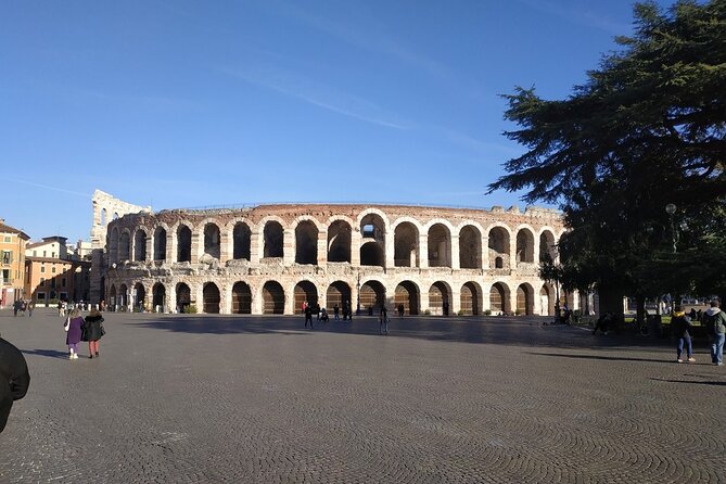 3-Hour Walking Tour with Guide Discovering Verona - Scaligero power at the bridge and medieval tombs