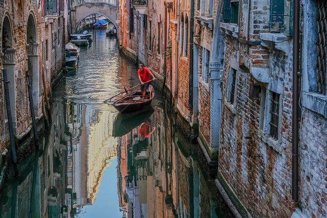 3 Hours Private Original Venice Photo Walk - Gondolas, portraits, and the risk of overdoing one subject