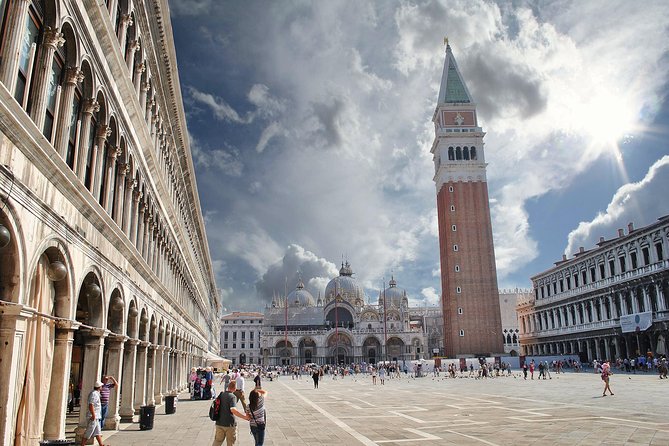 4-Hour Venice guided walking tour with Doge's Palace & St Mark's Basilica - Leaving the crowds for Castello