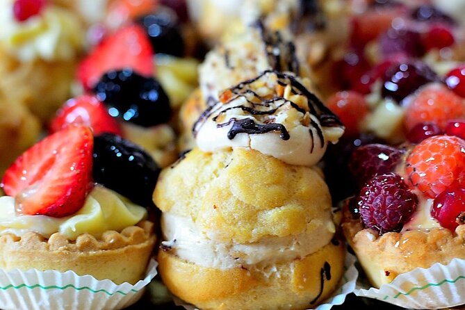 A Sweet Stroll Through Venice: Pastries, Chocolate, and Gelato - Group size, private pickup, and family fit