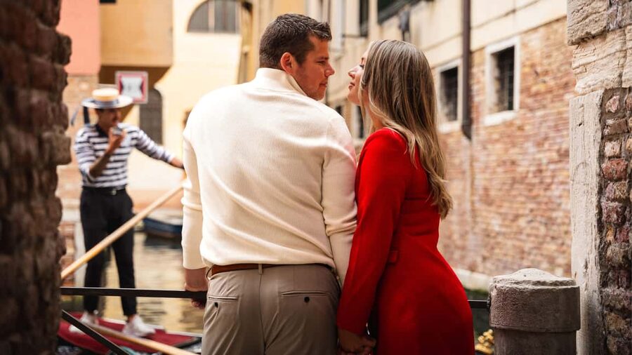 A Unique Photoshoot in Venice - Gondolas, Burano, Lido, and makeup extras
