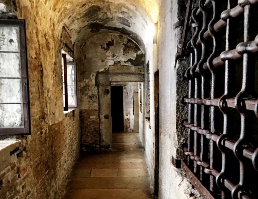 All-Inclusive Tour: Doge Palace, St Mark's Basilica & Square - Group size, languages, and guide quality