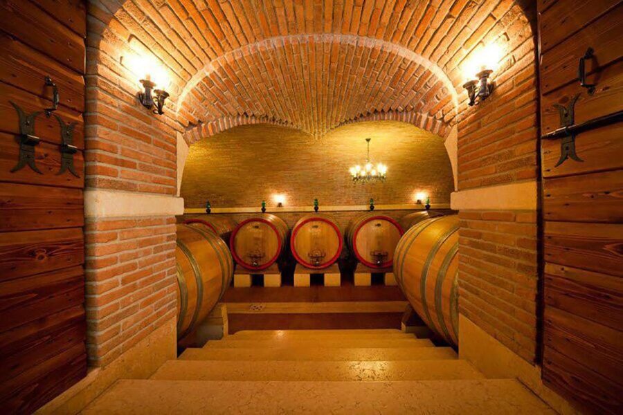 Amarone Wine Tasting Tour. Visit Verona. From Venice - Why the wine and Verona combination works