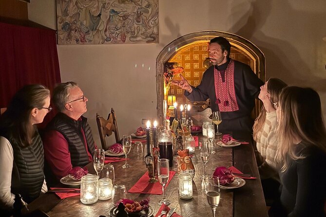 Ancient Venice and its spices: cooking class and market tour - Entering an old Venetian home