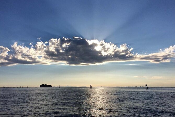 Aperitif at sunset in the Venice lagoon on a private boat. - New Lazaret and Venice’s fight against disease
