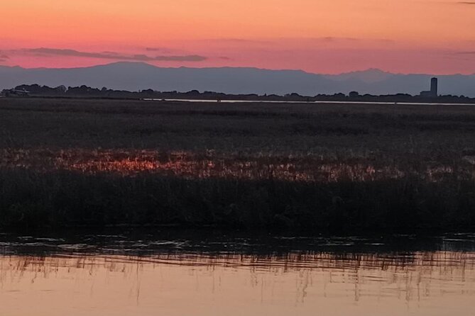 Aperitif at sunset in the Venice lagoon on a private boat. - Isola delle Vignole, once a Venetian retreat