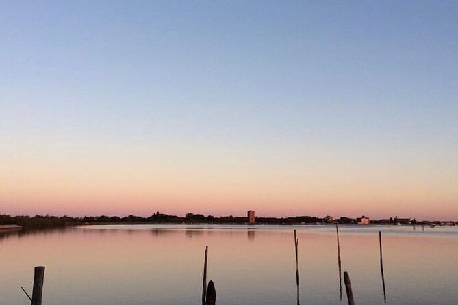 Aperitif at sunset in the Venice lagoon on a private boat. - Prosecco in a quiet lagoon channel