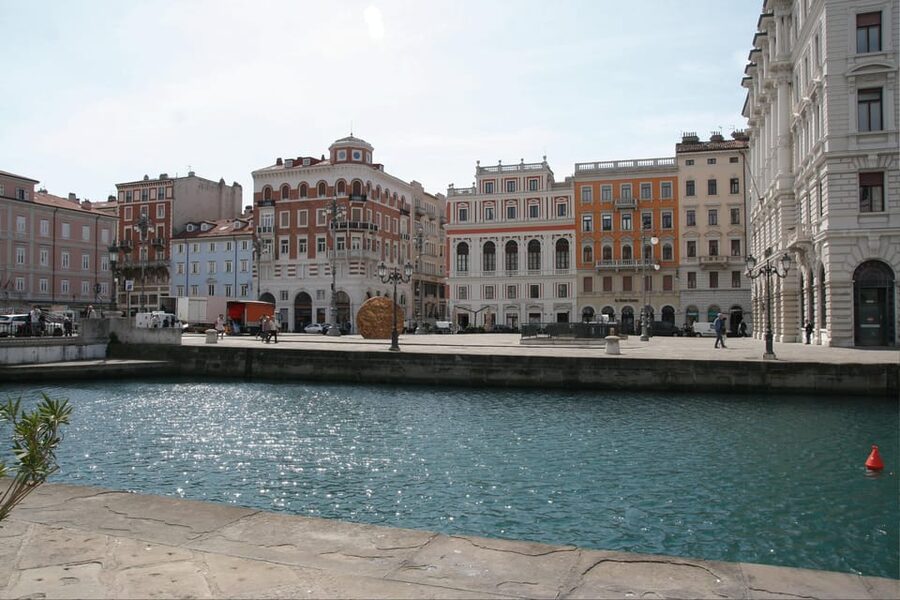 Best of Trieste: Walking Tour with Private Guide - A photo with James Joyce