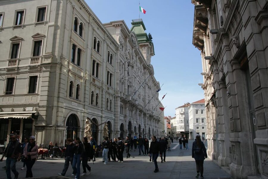 Best of Trieste: Walking Tour with Private Guide - Piazza della Borsa and the former Jewish Ghetto