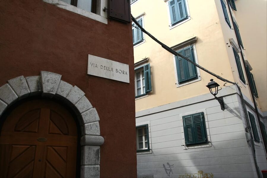 Best of Trieste: Walking Tour with Private Guide - Returning to Piazza Unità and the Adriatic
