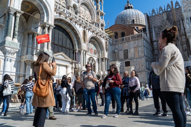 Best Of Venice: Saint Mark's Basilica, Doges Palace with Guide and Gondola Ride - Guide style and group size