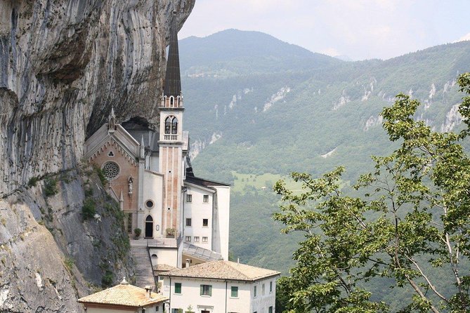 Between heaven and earth: Sanctuary of Madonna della Corona - How the four-hour timing works