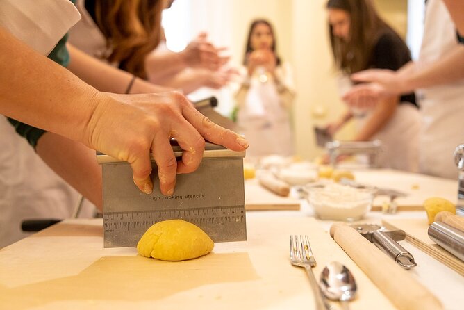 Cesarine: Home Cooking Class and Meal with a Local in Venice - The hosts bring the class to life