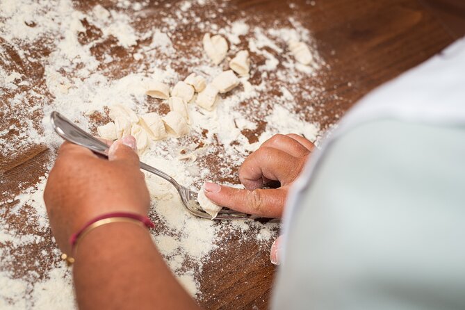 Cesarine: Pasta & Tiramisu Class at Local's Home in Verona - Why the private format matters