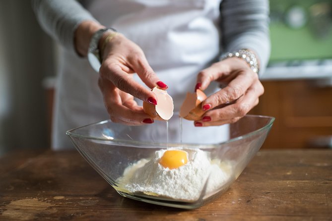 Cesarine: Private Pasta and Tiramisu Class in a Local Venice Home - Three hours of cooking, eating, and conversation