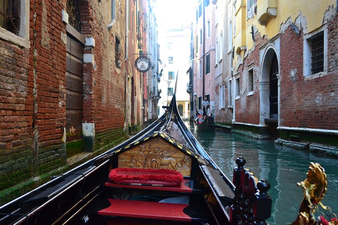 Charming Gondola Ride on the Grand Canal & Gondola Gallery™ - Weather and practical comfort