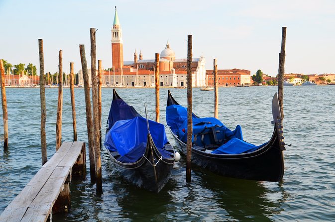 Classic 30-Minute Gondola Ride in Venice - The Grand Canal and the first broad views