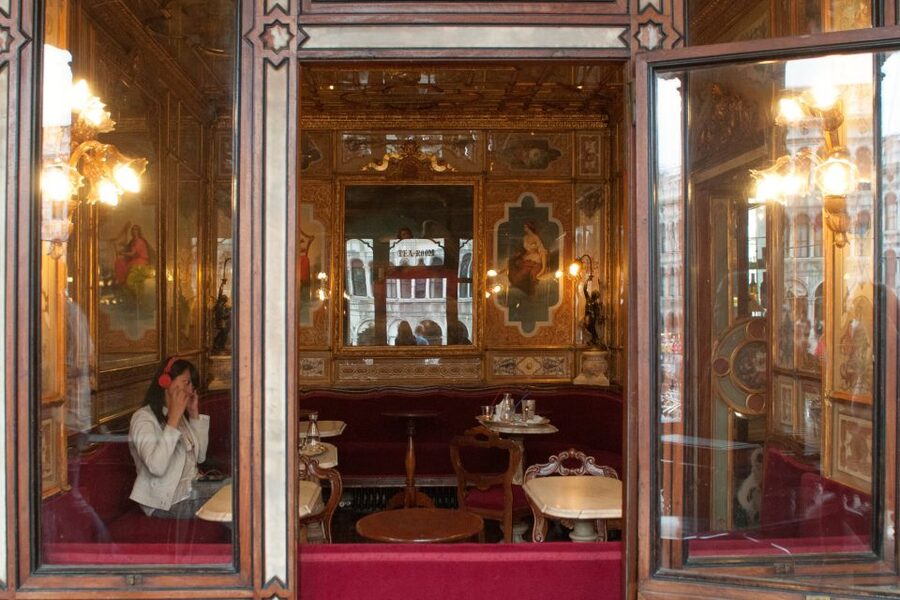 Classic Venice: 2-Hour Walking Tour with Basilica Entry - Why the private format matters in Venice