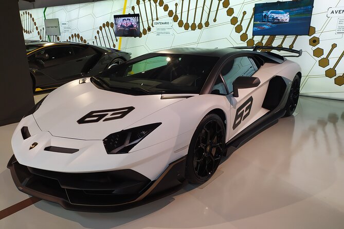 Create your Lamborghini and Ferrari day from Venice - Meeting Caterina at Piazzale Roma