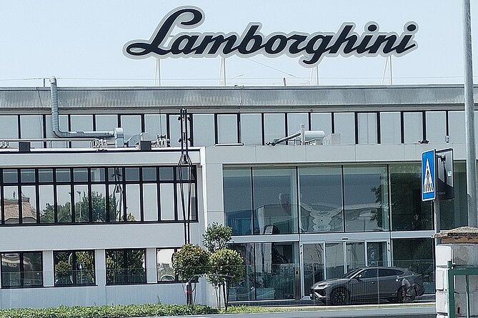 Create your Lamborghini and Ferrari day from Venice - What the guide adds to the day