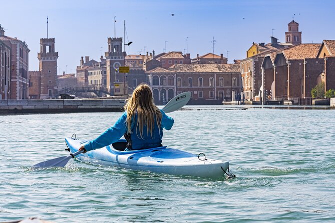 Cultural Kayak Tour: Discovering the City’s Canals - Instruction before the real paddling begins