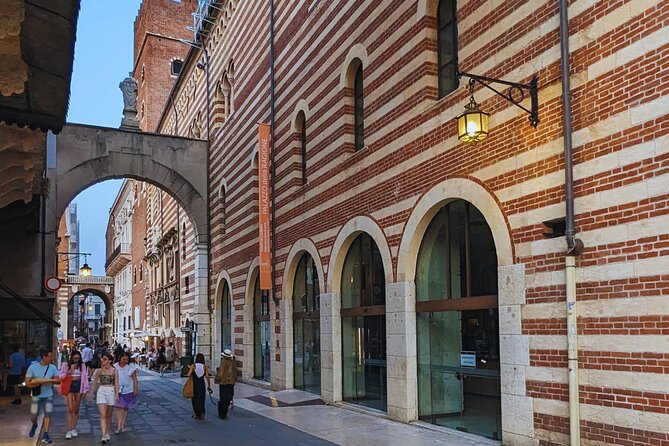 Dante in Verona: From Inferno to Paradise - The Scaliger tombs and Piazza dei Signori