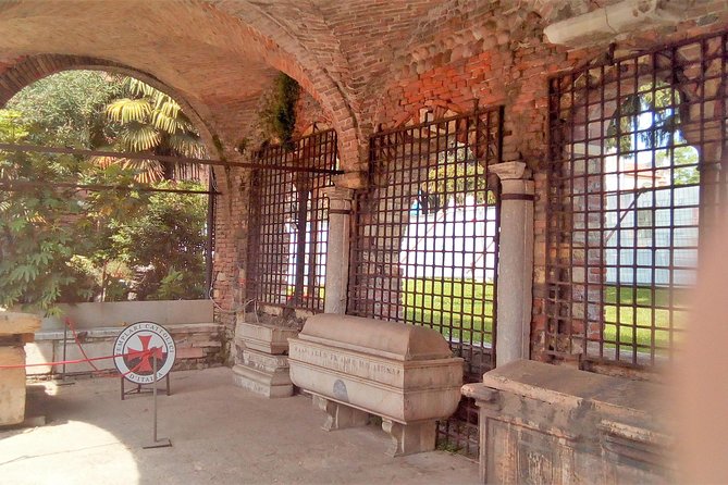 Dark Historical Verona Walking Tour - Verona’s synagogue and a family caught in wartime history