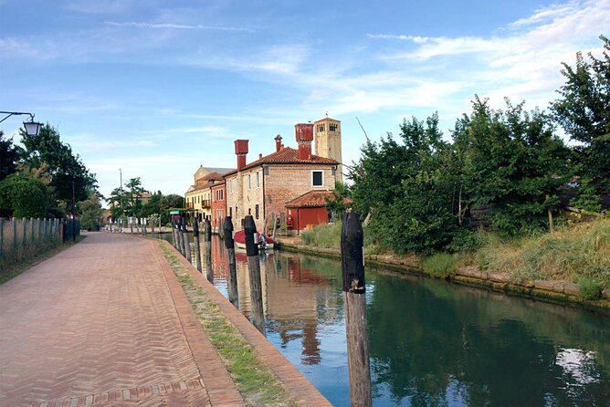 Discover Murano, Burano and Torcello by boat (Private Tour) - A classic sailboat and a guide who watches the details