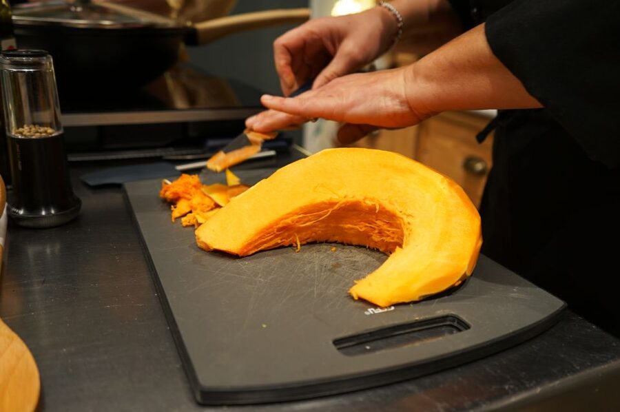 Discover the old market and make fresh pasta - Choosing ingredients at Villafranca’s old market