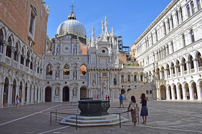 Doge Palace and Saint Mark's Basilica Guided Tour Fast Entry - The glass-blowing stop needs a clear expectation