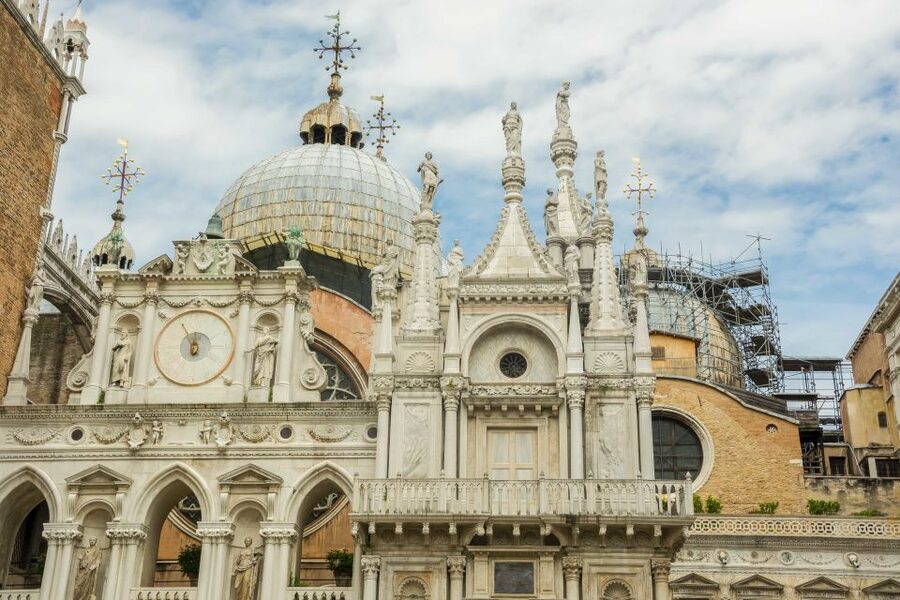 Doge's Palace Skip-the-Line Guided Tour - Through the Courtyard and Giants’ Staircase