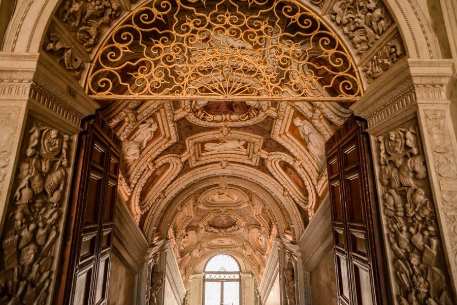 Doge's Palace & St. Mark's Basilica with Terrace Access Tour - Crossing the Bridge of Sighs