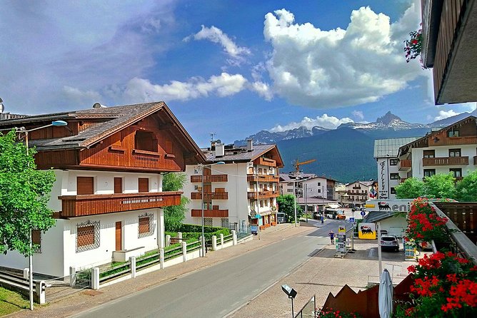 Dolomites Private Tour from Venice - Cortina d’Ampezzo: Time to Walk and Shop