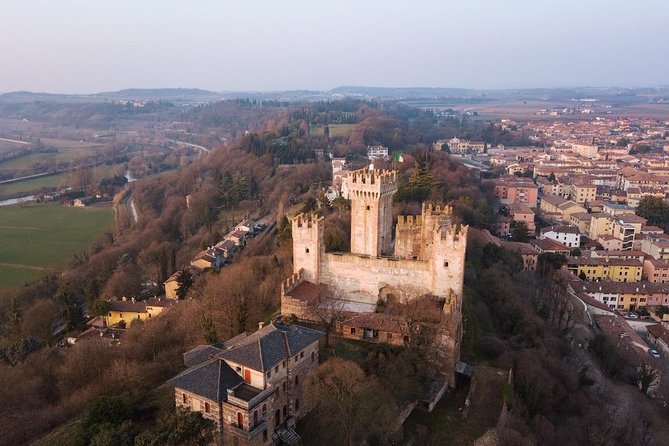 E-bike adventure among medieval castles and old villages - Meeting in Villafranca at 9:30 am