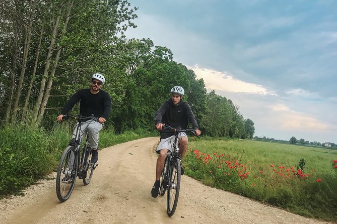 E-bike adventure among medieval castles and old villages - Borghetto sul Mincio, the morning’s main reward
