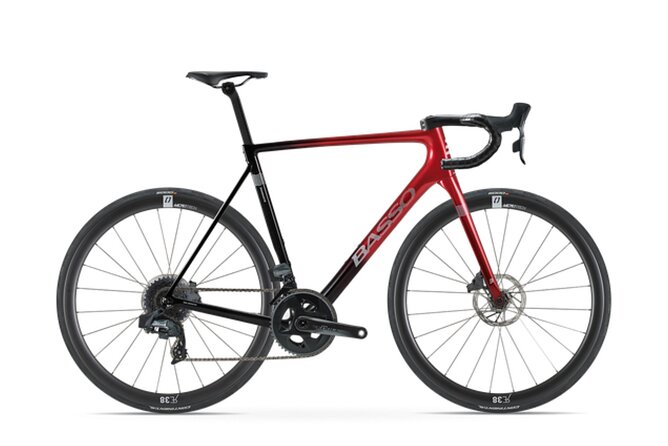 E-bike rental - Road bike - Mountain bike - Choosing between a road bike, mountain bike, and e-bike
