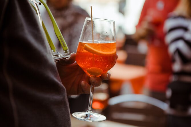 Eat like a Local: Venice Cicchetti and Wine Tasting Evening Tour - Osteria Ai Pugni and fried cicchetti by the canal