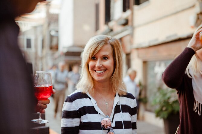 Eat like a Local: Venice Cicchetti and Wine Tasting Evening Tour - Gelateria Nico and a sweet finish