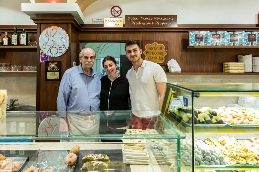 Eating Venice: Offbeat Food & Drinks Tour - Spritz, cicchetti, and the heart of Venetian aperitivo