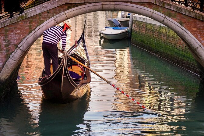 Enchanting Venice: Private Gondola Experience - The gondolier makes a big difference