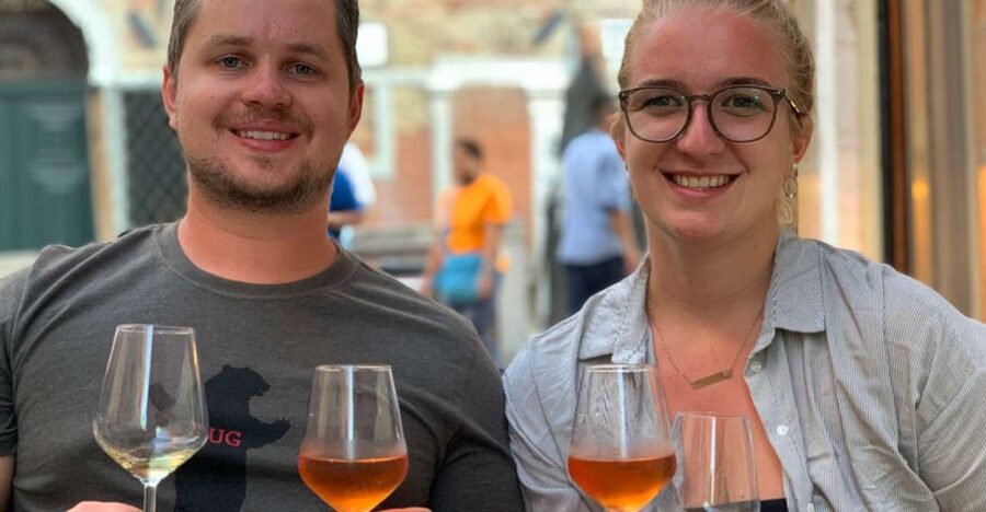 Evening in Venice with a local: food and wine tasting tour - Starting with a toast in Campo dei Tolentini