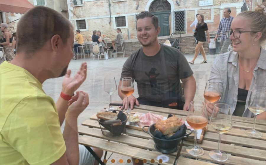 Evening in Venice with a local: food and wine tasting tour - Why the local guide matters in Venice
