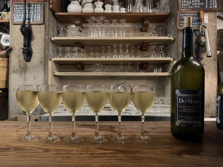 Evening in Venice with a local: food and wine tasting tour - Cicchetti in the Dorsoduro lanes