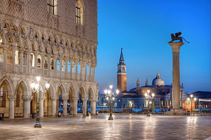 Evening Walking Tour with optional motorboat Ride - Key points at a glance