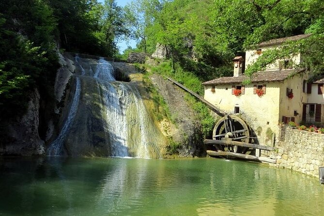 Exclusive Prosecco Wine Tour from Venice - Small Group - The second winery: more wine, more food, a different character