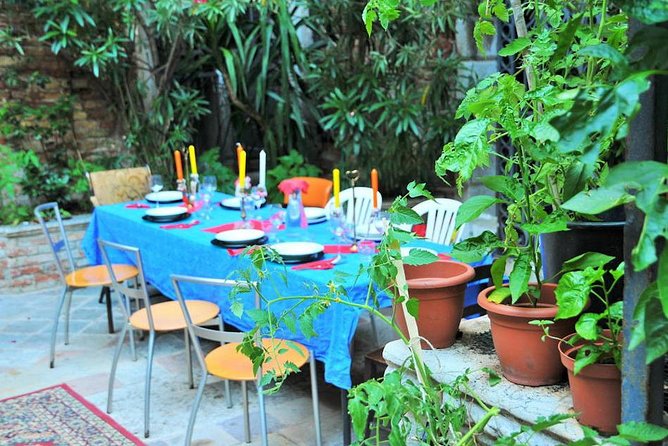 Experience A Traditional Sailor’s Supper In The Venetian Lagoon - Eating in a Venetian home
